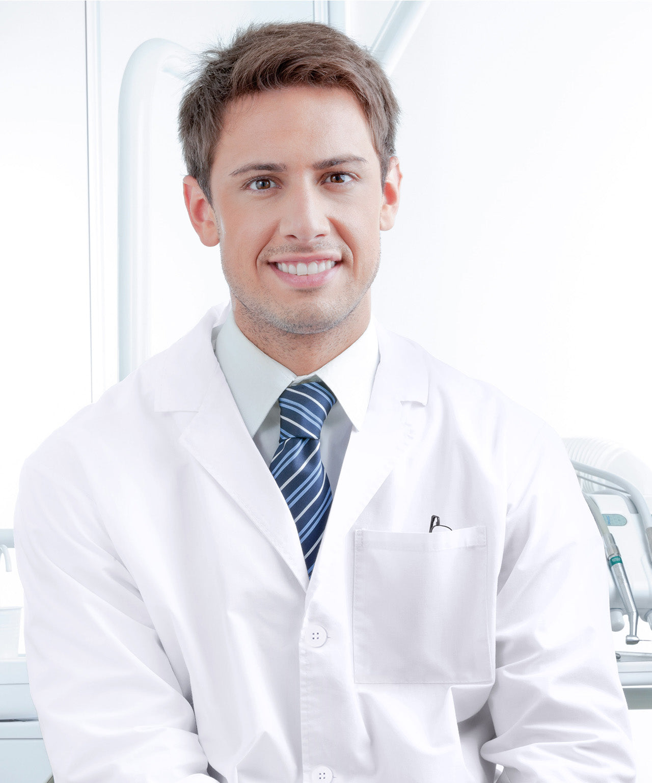 White Lab Coat for Men with Side-Slit Access and 3 Pockets